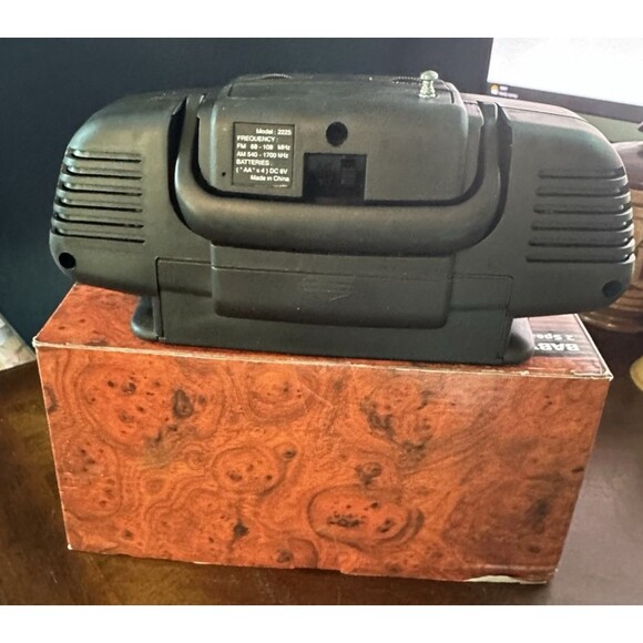 Vintage Lifelong Baby Boom Box Boombox Model 2225 AM/FM Radio WORKS - Picture 3 of 8